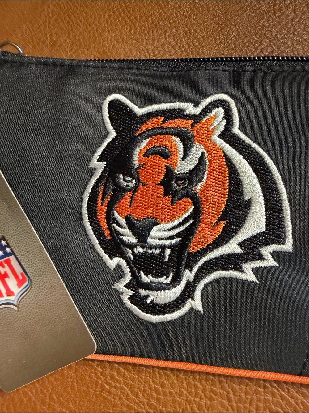Cincinnati Bengals Black & Orange Wristlet Wallet NWT - Picture 2 of 5